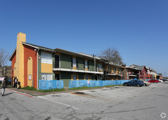 Broadway Apartments- Exterior - Broadway Village Apartments