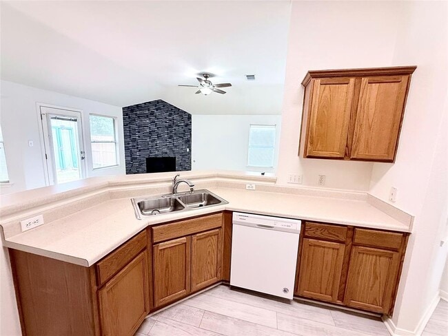 Building Photo - 206 Sunshadow Dr