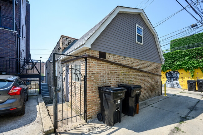 Building Photo - 1646 W Blackhawk St