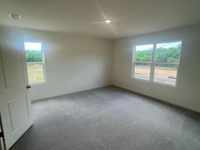 Building Photo - 2099 Emerson Dr