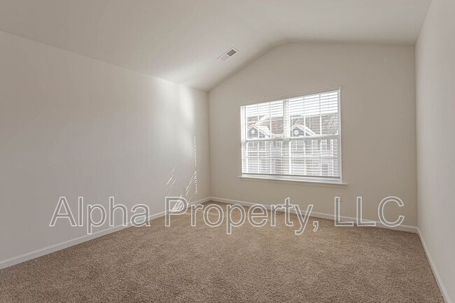 Building Photo - 30 Moorlyn Ln