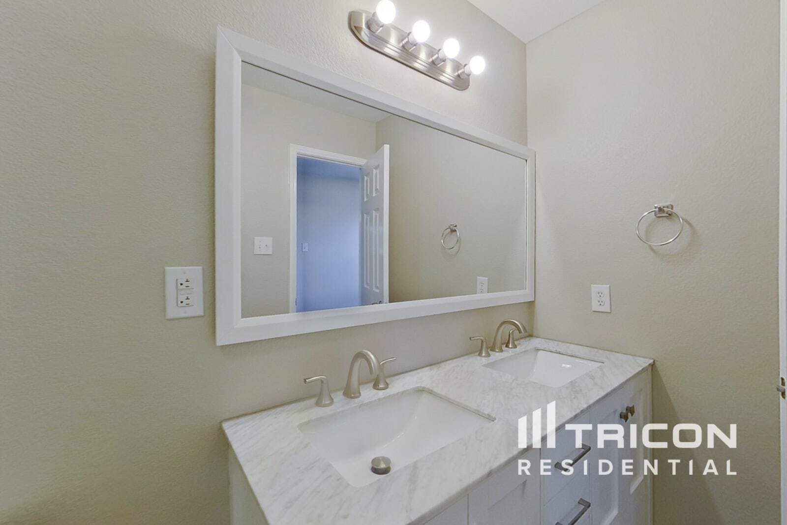 Building Photo - 1085 Harriman Dr