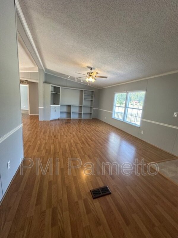 Building Photo - 760 Murray Lindler Rd