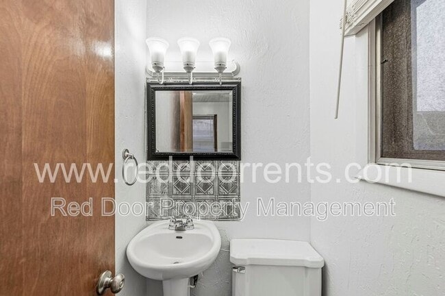 Building Photo - 1839 Fowler St