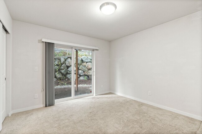 Building Photo - Newer 4 bed, 3.5 bath Townhome In Lynnwood $3295/mo.