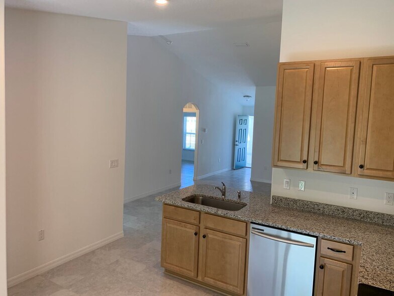 Building Photo - 124 Plainview Dr