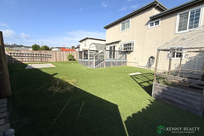 Building Photo - Spacious 3-Bedroom Home in Desirable Neighborhood in South San Francisco