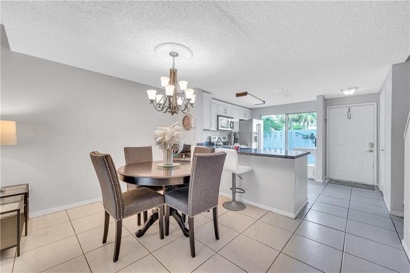 Building Photo - 2683 NE 15th St