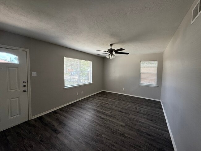 Building Photo - 9560 Crestshire Dr