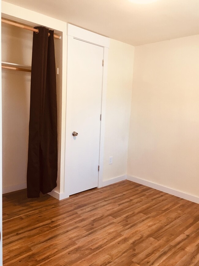 Building Photo - 4550 Lakeshore Blvd