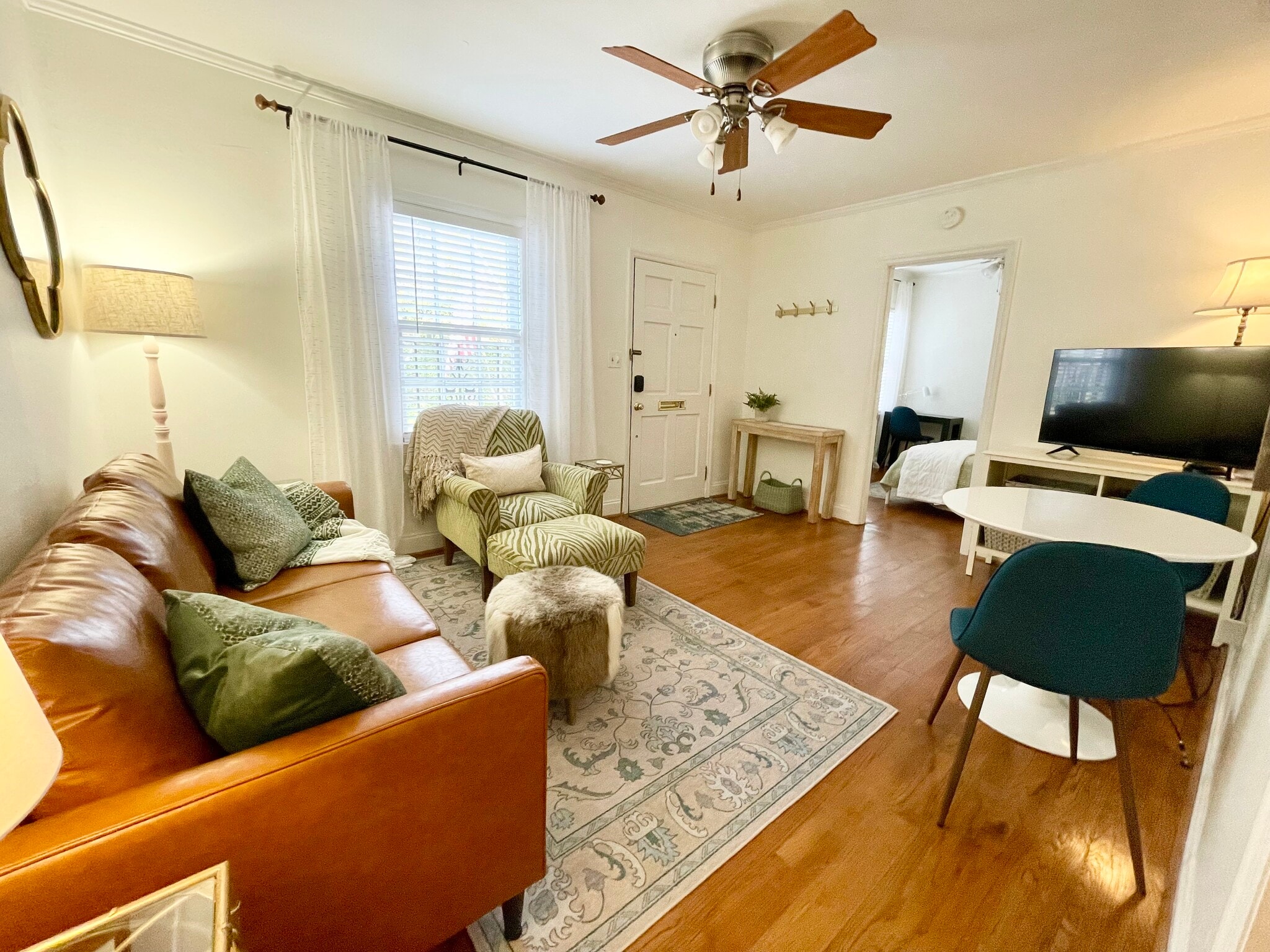 Building Photo - 215 W Taylor St