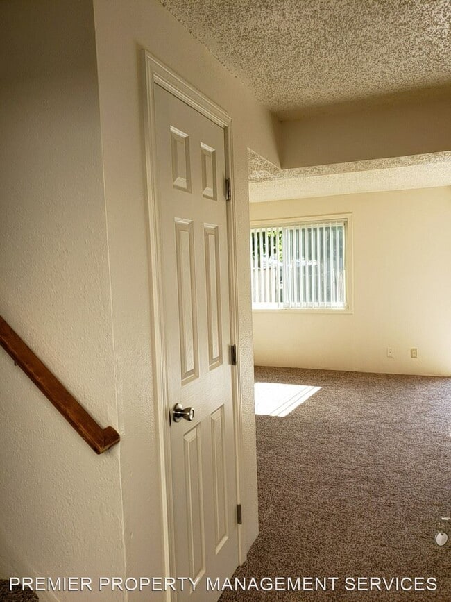 Building Photo - 700 1st St