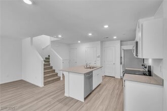 Building Photo - 1907 Brio Vis St