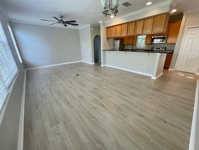 Building Photo - Private Townhouse in Heart of South Tampa