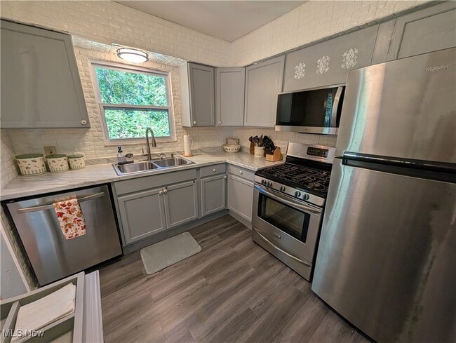 Building Photo - 1494 Hilton Dr