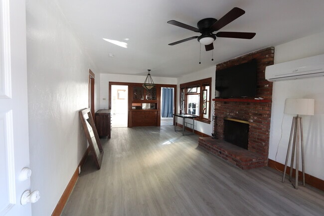 Building Photo - 1018 Molino Ave