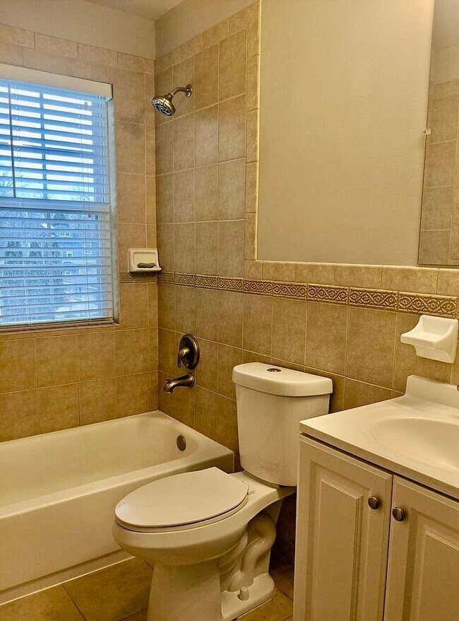 Building Photo - 254 Upland Ave