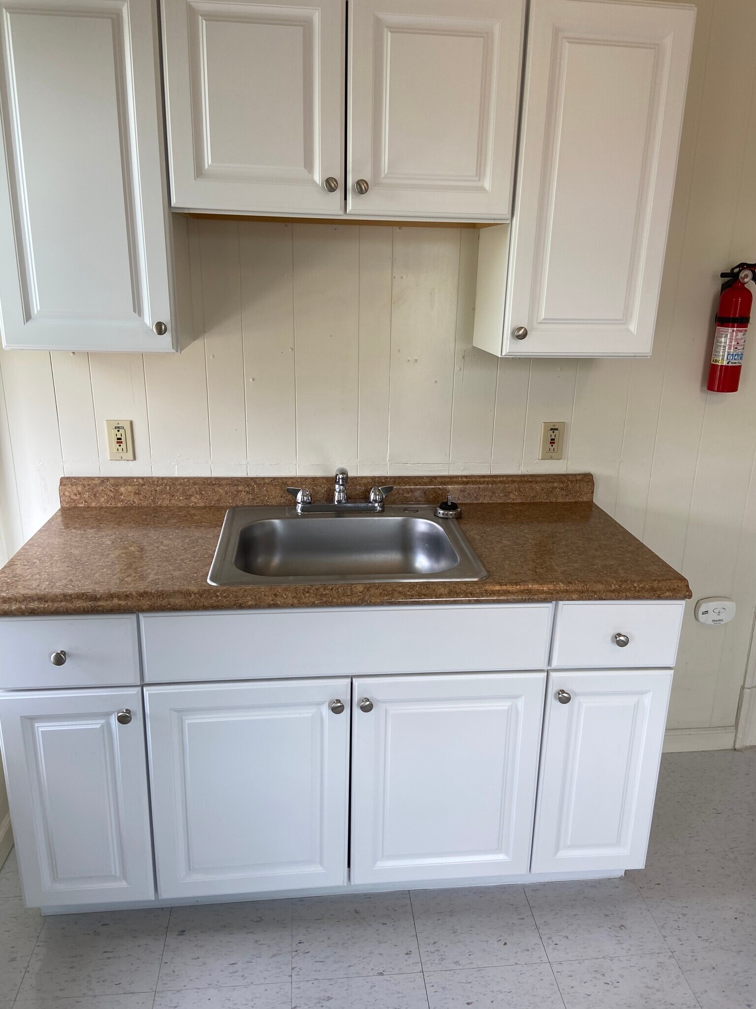 KIITCHEN SINK - 3916 Coleman St