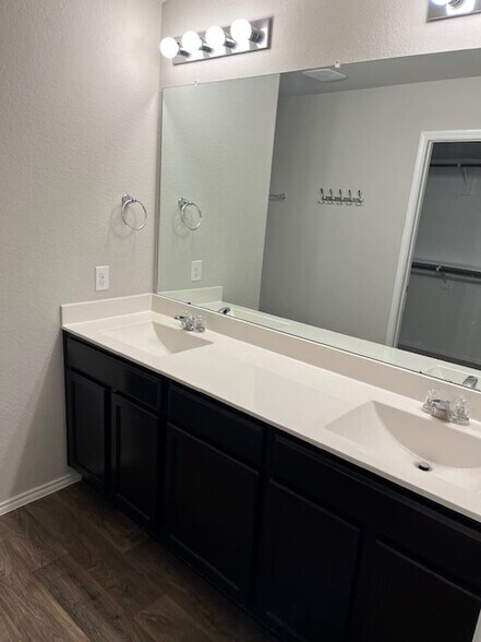Building Photo - 530 Ashley Falls Ln