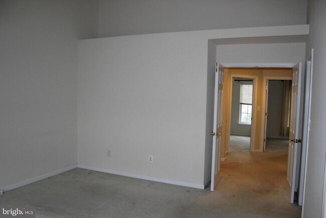 Building Photo - 24651 Kings Canyon Square