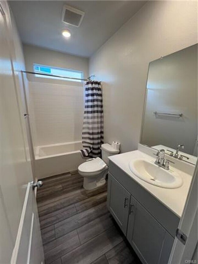 Building Photo - Beautiful 4-Bedroom + Loft Home in Audie Murphy Ranch