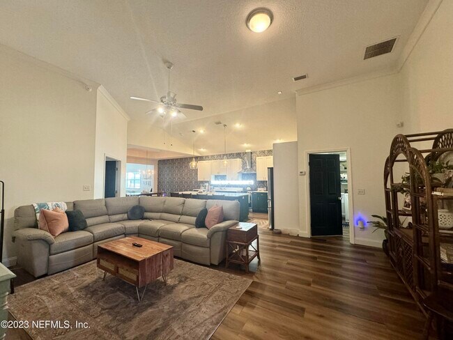 Building Photo - 2010 Paradise Oaks Ct