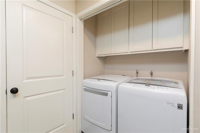 Building Photo - 23 Ulex Ave