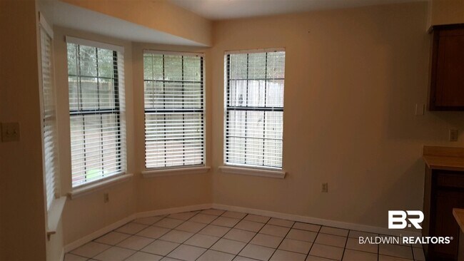 Building Photo - 103 Rainer Cir