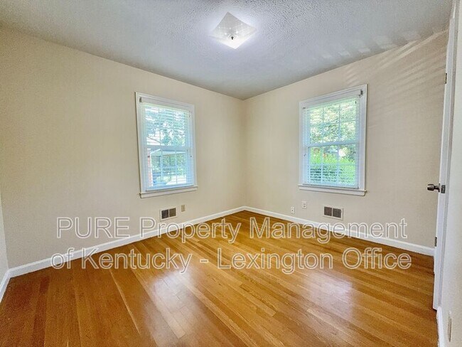 Building Photo - 2077 Dogwood Dr