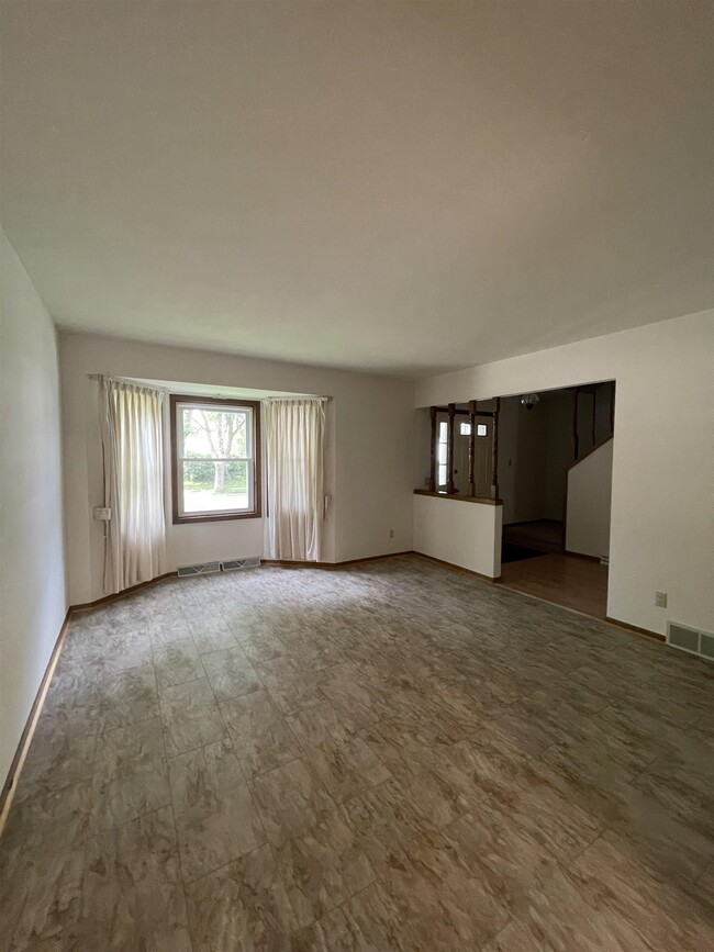 Building Photo - 7877 E Oakbrook Cir