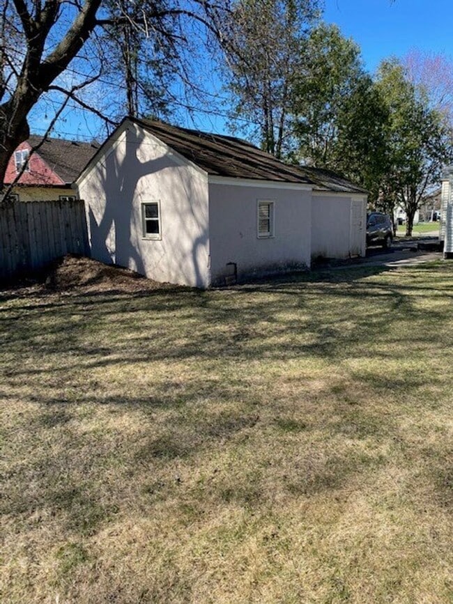 Building Photo - 3 Bedrooms, 1 Bathroom Single Family Home in Brainerd, MN w/garage
