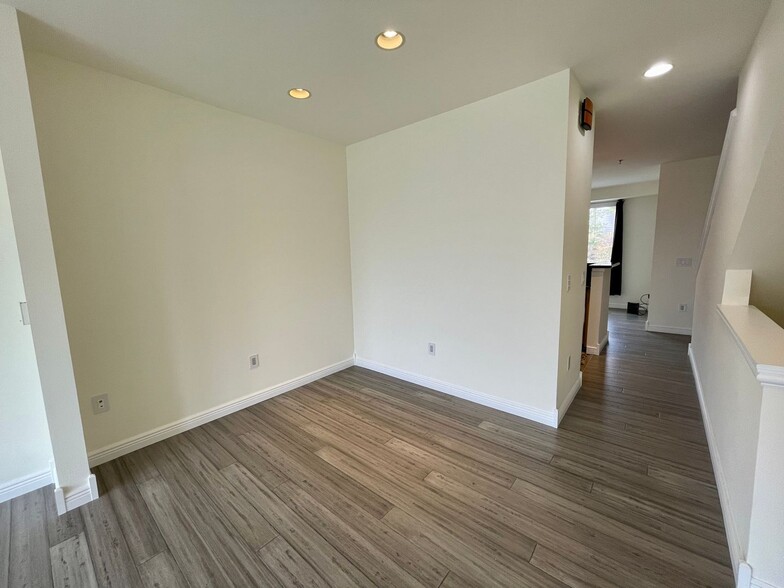 Building Photo - Issaquah Townhouse at Peregrine Point...