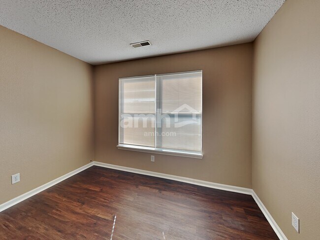 Building Photo - 1387 Egret Lane