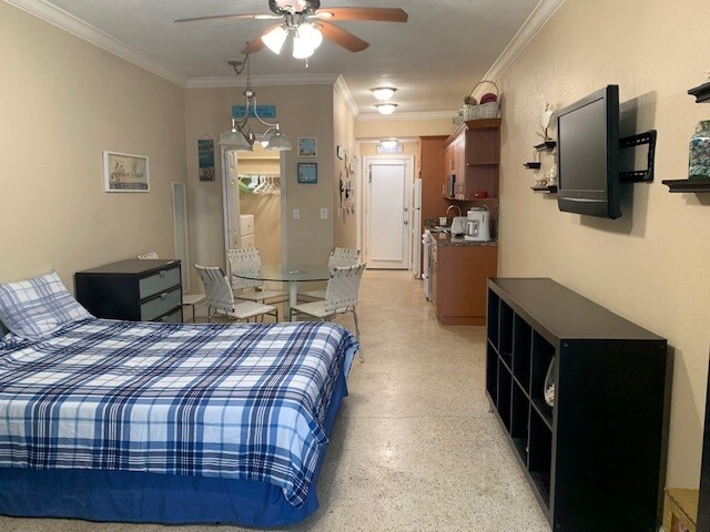 Building Photo - 6490 Collins Ave