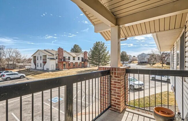 Building Photo - Updated 2 bedroom, 2 bath condo - Available now!