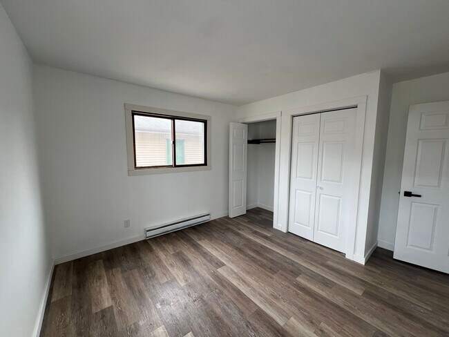 Building Photo - 915 Genrich St