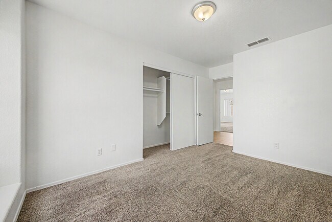 Building Photo - 20633 N 63rd Dr
