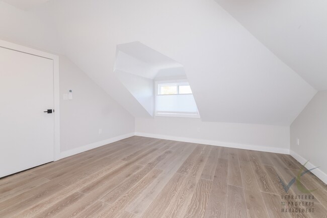 Building Photo - Stunning remodeled 4BD/3.5BA Seattle Craftsman with Solar, A/C & EV Charging for RENT- Available ...