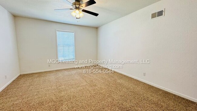 Building Photo - 3 bedroom Duplex with unique floor plan in...