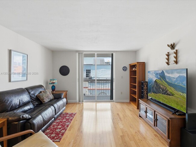 Building Photo - 3588 Collins Ave