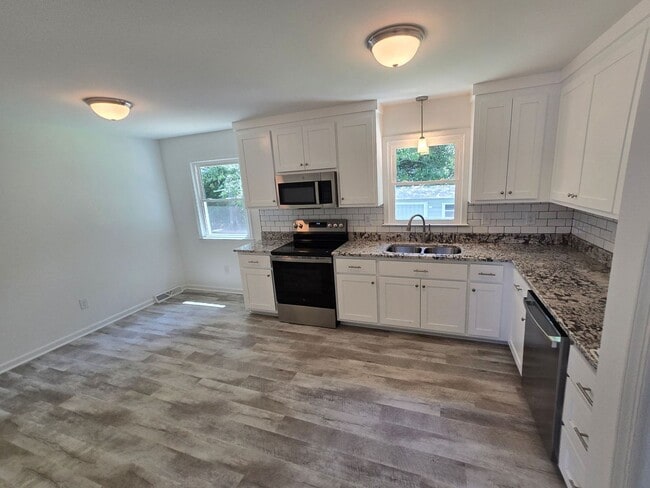 Building Photo - 206 Bull Run Dr