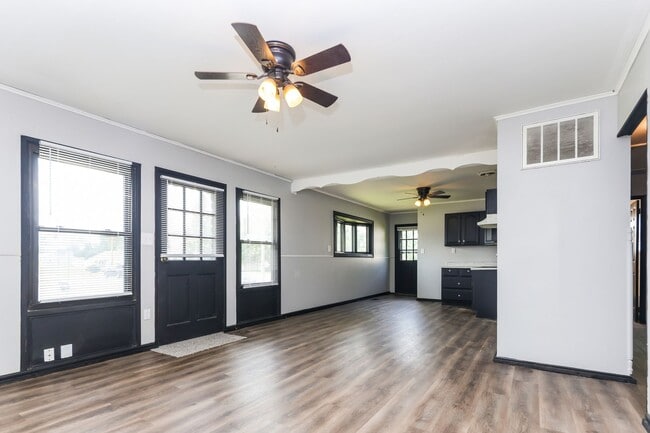Building Photo - 3 Bed 1 Bath Single Family Home in Springfield!