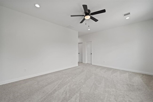 Building Photo - 1071 St Clair St