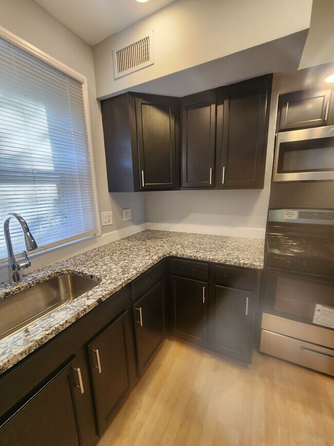 Building Photo - East Oak Lane House for rent with front porch and rear yard