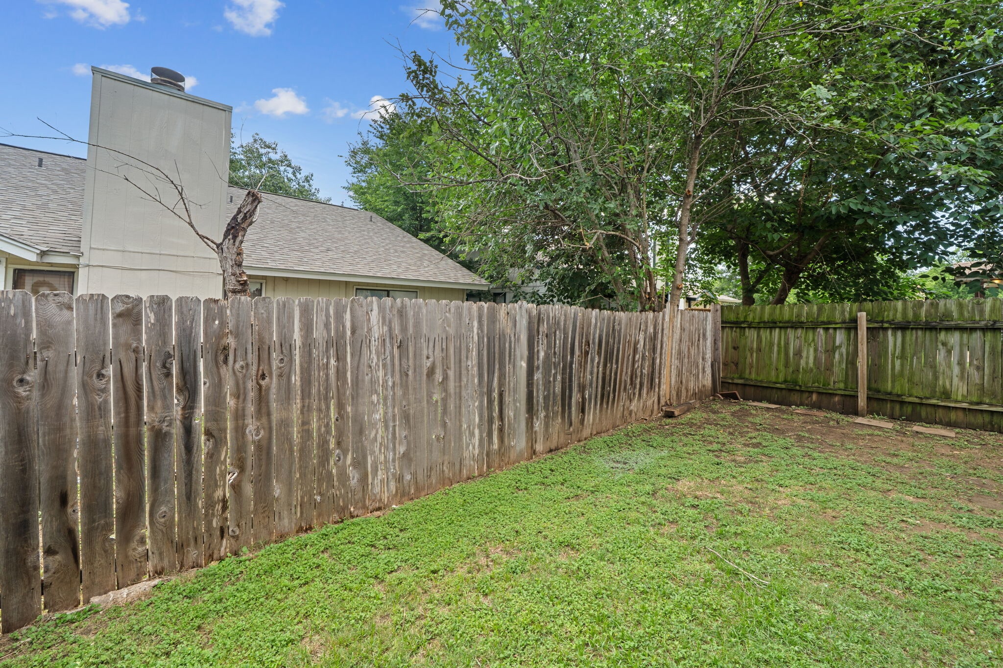 Building Photo - 703 Country Aire Dr