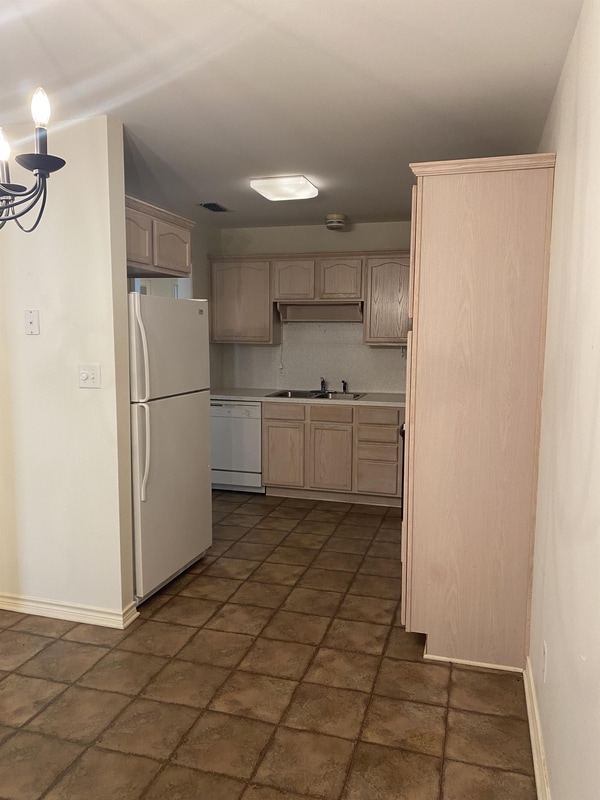 Building Photo - 640 Canada St