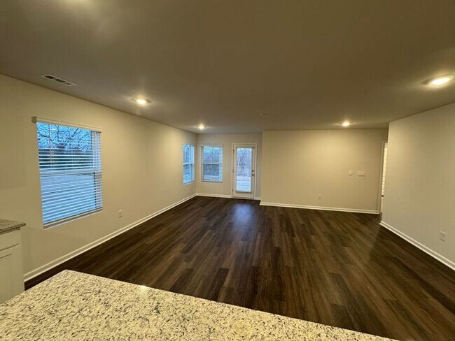 Building Photo - MOVE IN SPECIAL-Beautiful home available for rent