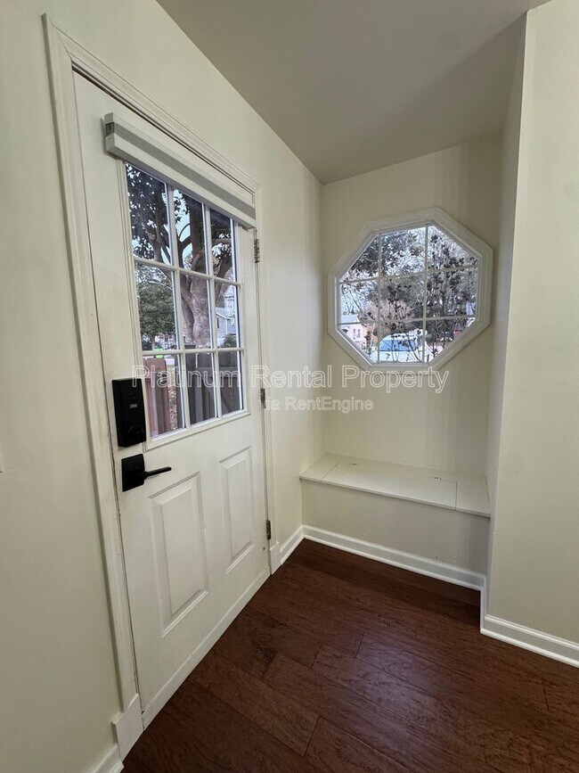 Building Photo - 1886 Benson Ave SE