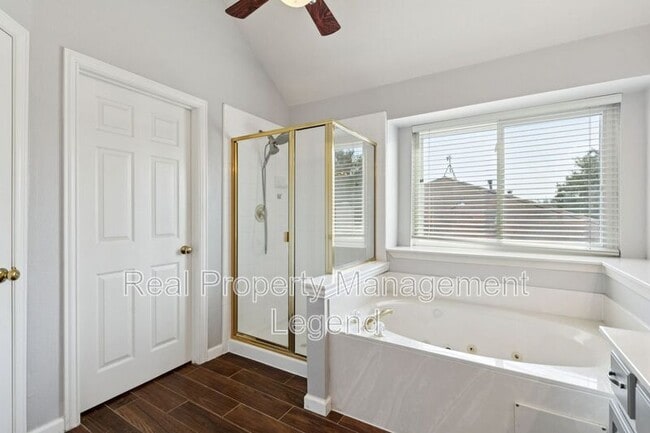 Building Photo - 1805 Sumac Dr