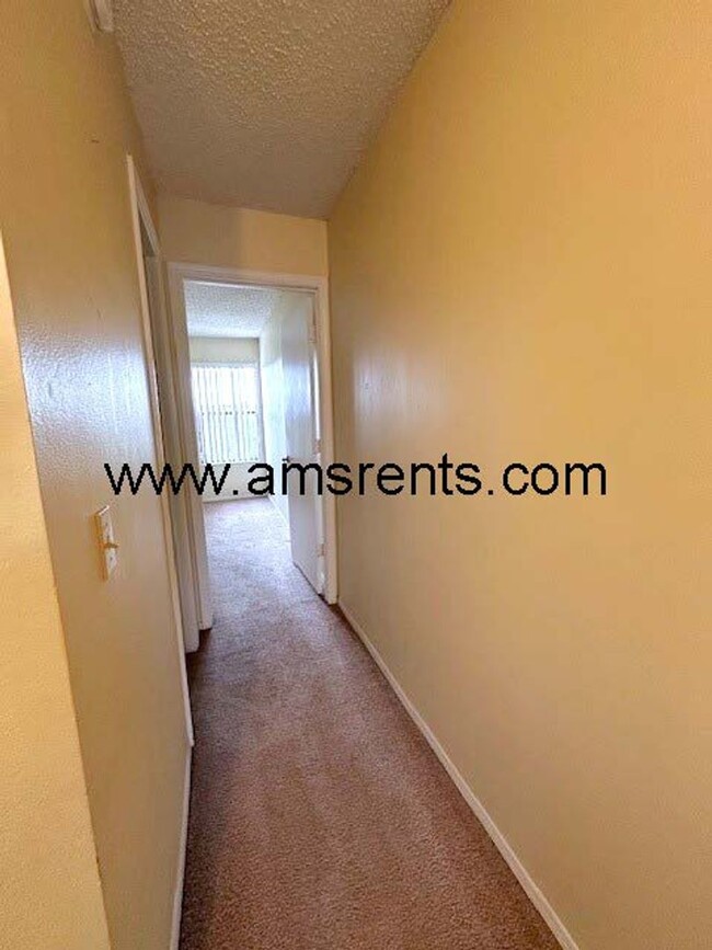 Building Photo - 3 bedroom Townhouse in Orlando